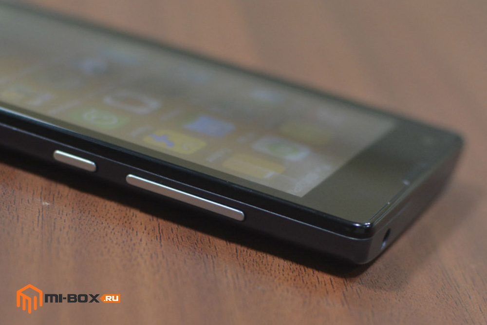 Обзор Xiaomi Redmi 1s - верхняя и правая грани