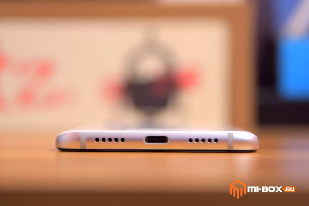 Обзор Xiaomi Mi 8 - нижняя грань