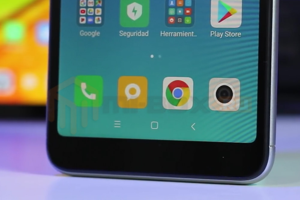 Обзор смартфона Xiaomi Redmi 6 - кнопки навигации
