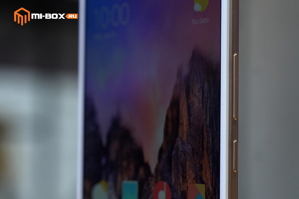Обзор Xiaomi Mi Max 3 - регулировка громкости и кнопка включения
