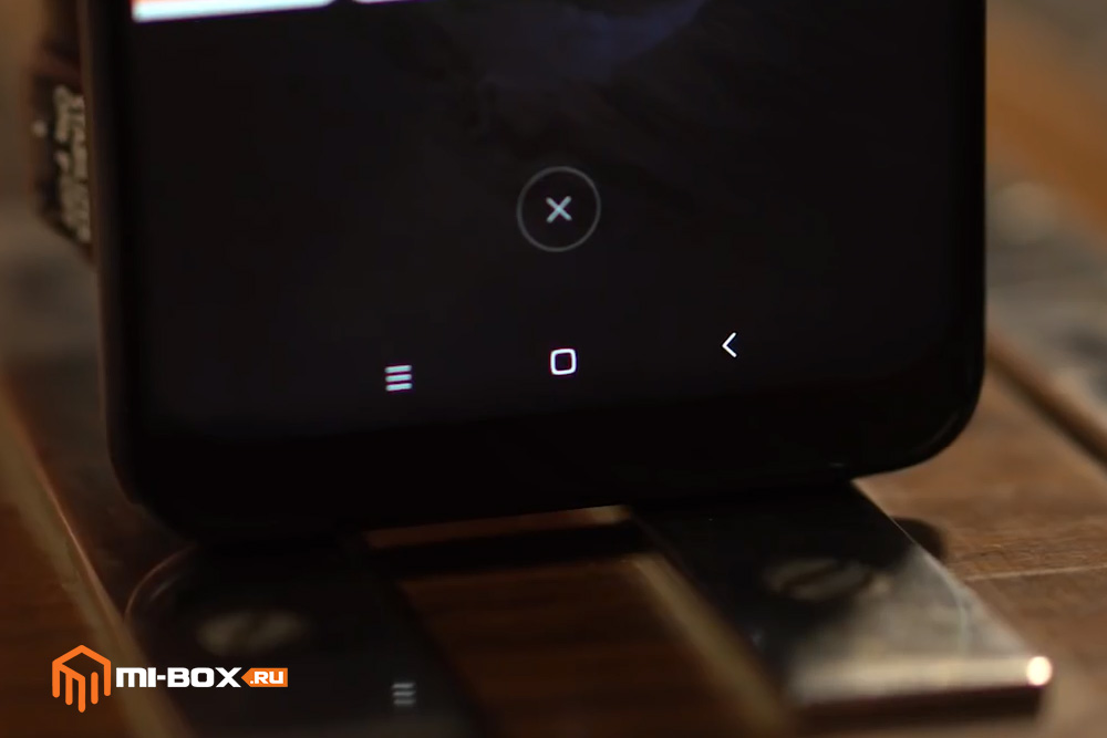 Обзор Xiaomi Pocophone F1 - сенсорные кнопки навигации