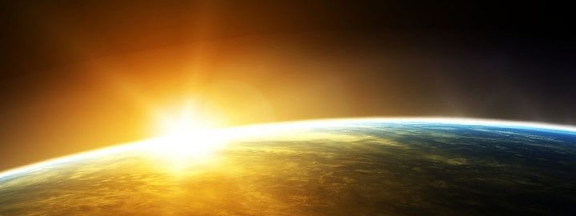 Xiaomi Mi10 Pro из космоса сфотографировал Землю и Солнце